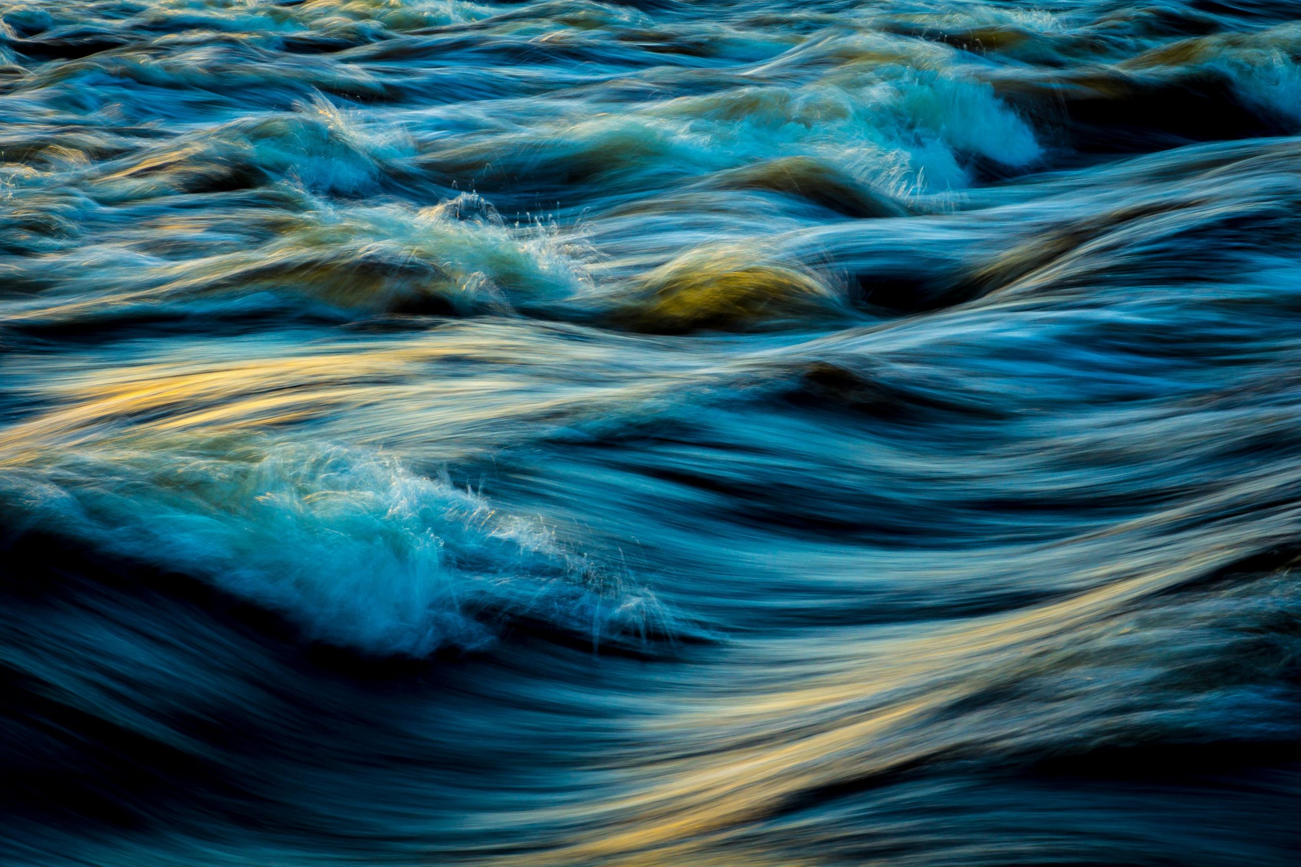 The Magic of River Photography: Tips and Tricks for Capturing the Movement and Energy of Water